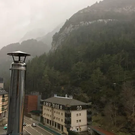 Magnifico Atico Duplex Con Vistas A La Montana Canfranc